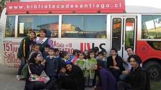Con alegría se recibe premio ACLEBIM a la Red de Bibliomóviles de Chile