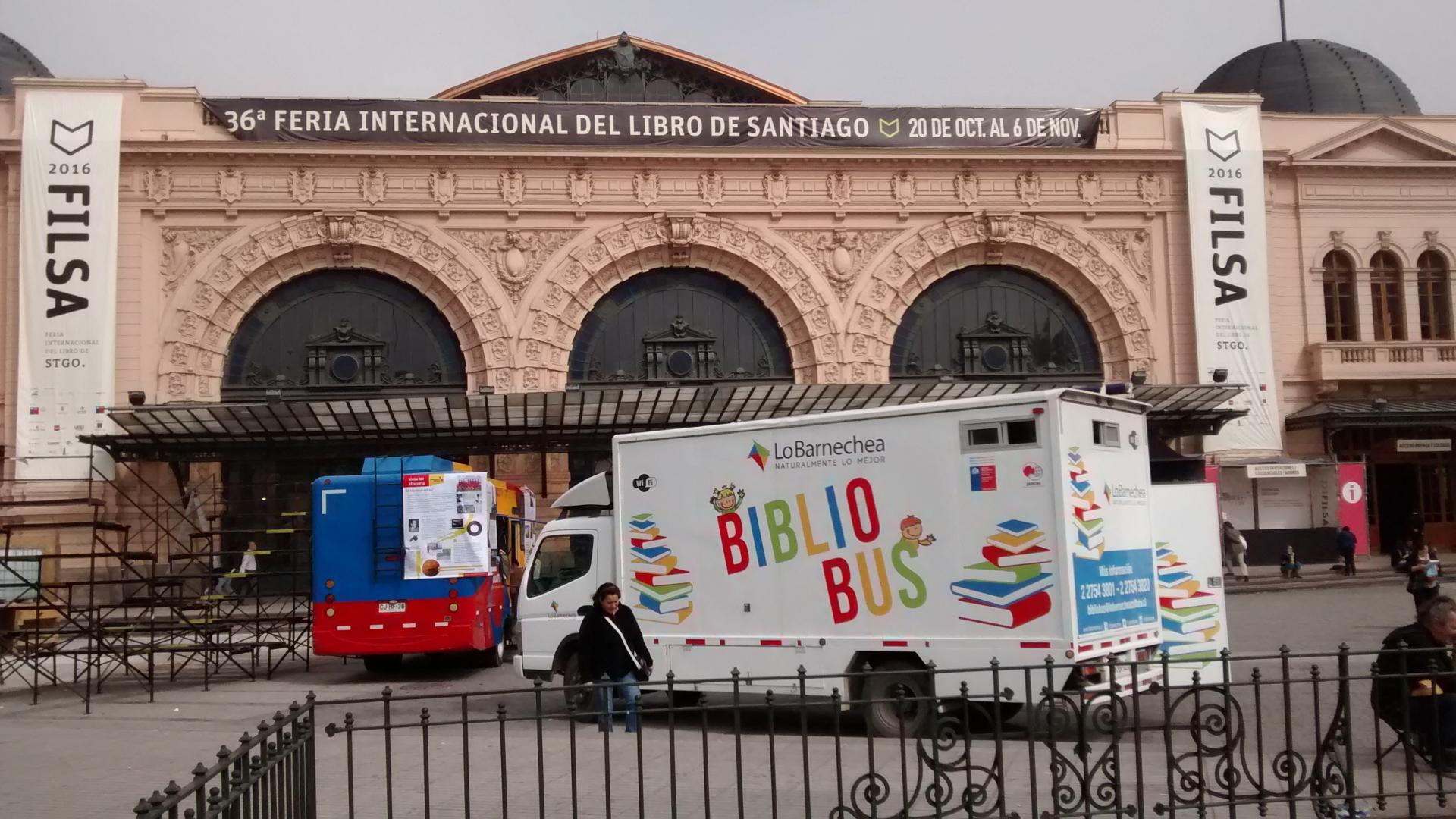 Bibliobús de Lo Barnechea  presente en FILSA 2016