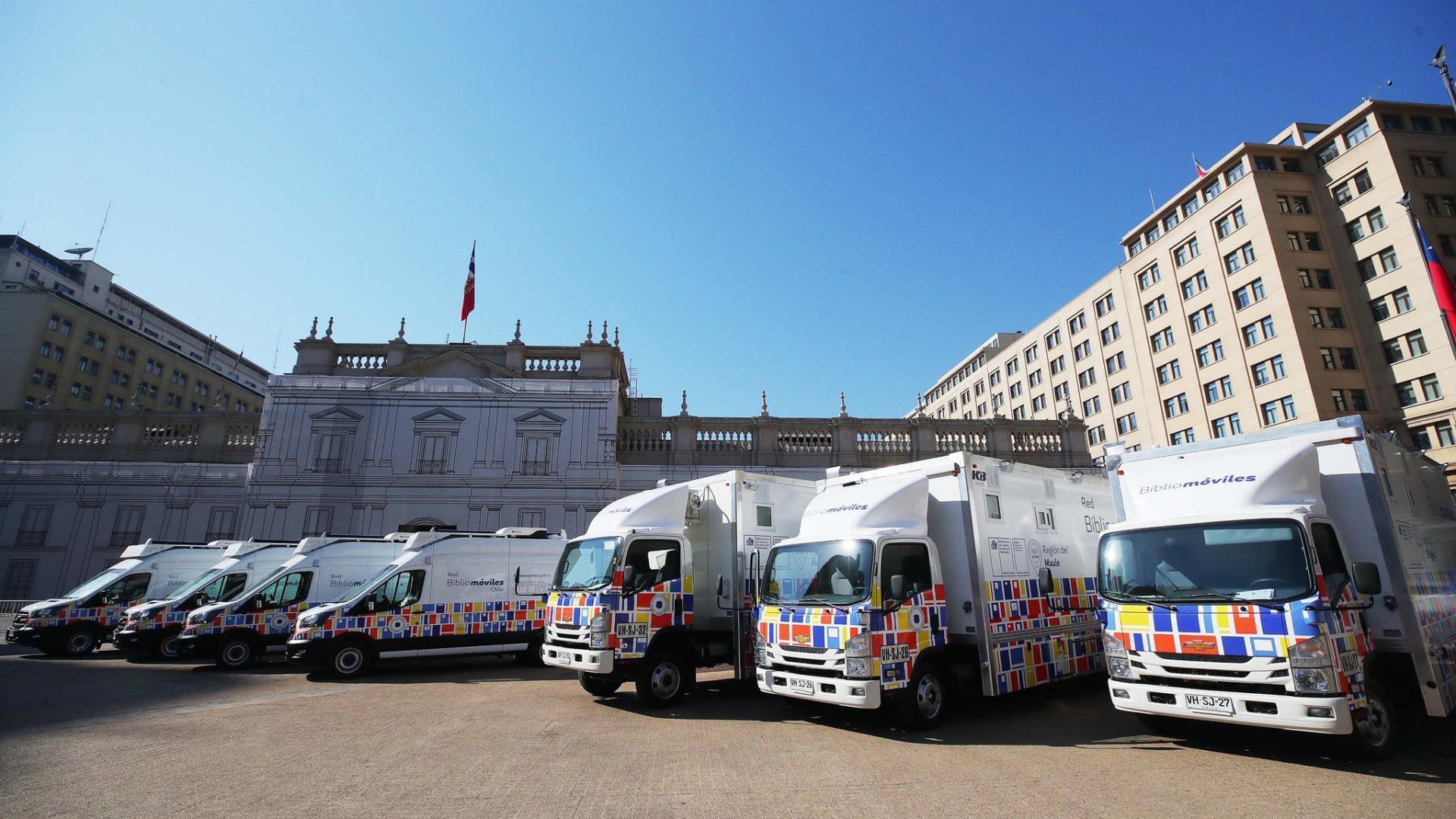 Inauguración nueva flota de bibliomóviles Serpat 2026 (3)