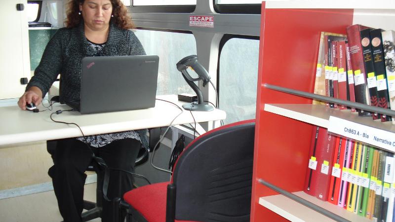 Un gran bibliobús en la comuna de San Miguel