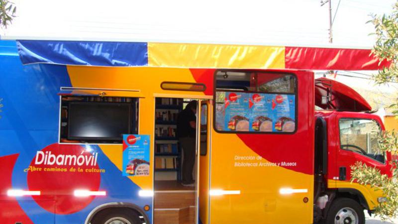 Dibamóvil Metropolitano abre caminos a la lectura en hospitales