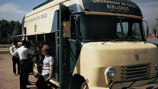 46 años de bibliomóviles en Chile:¿Por qué no celebrar el día del bibliomóvil?