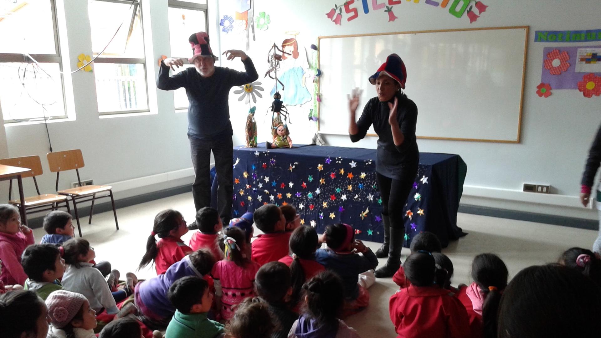 Bibliomóvil de Corral lleva teatro a escuelas rurales