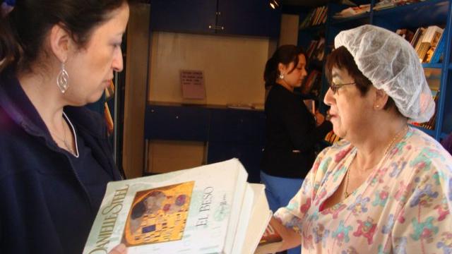 Dibamóvil Metropolitano abre caminos a la lectura en hospitales