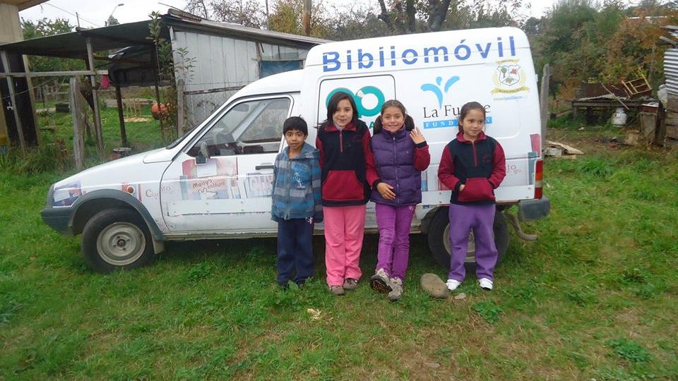 Bibliomóvil de Paillaco al rescate de las leyendas de su comunidad