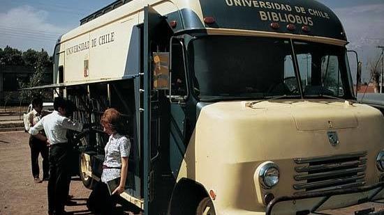 Bibliomóvil Universidad de Chile: El histórico primer bibliobús chileno