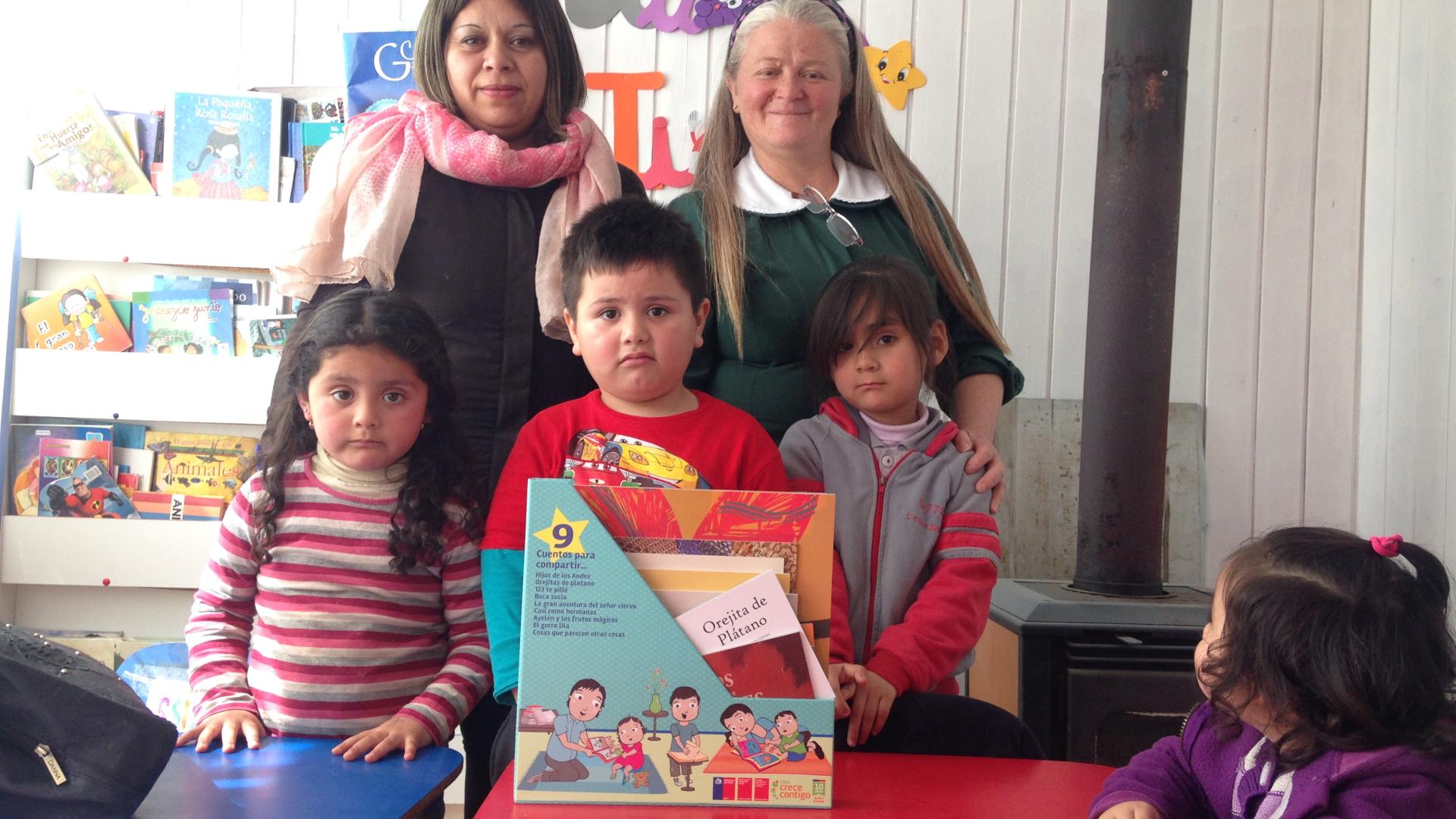Entrega de libros pre-escolares en Curanilahue