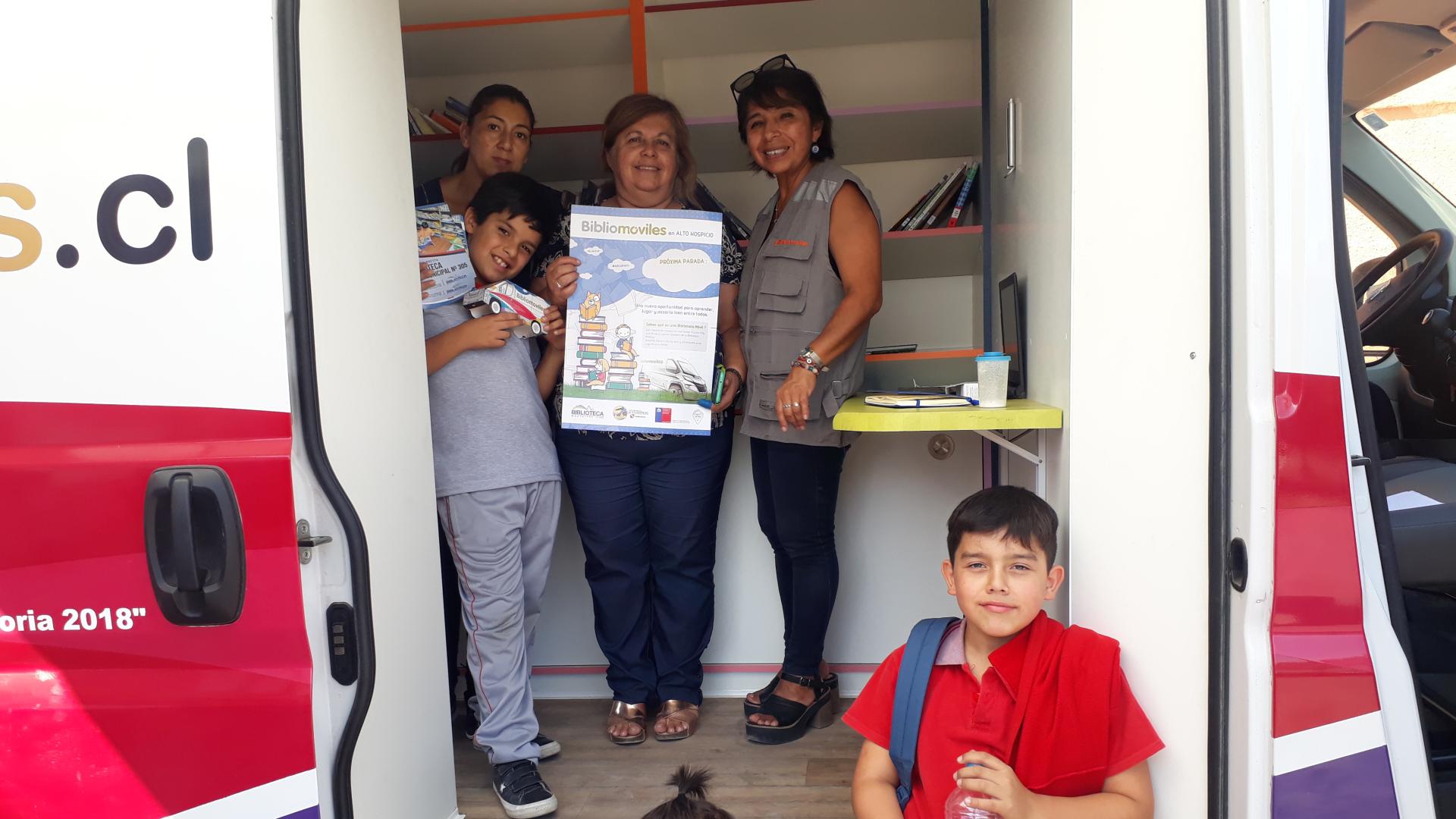 Bibliomóvil Alto Hospicio visita colegios