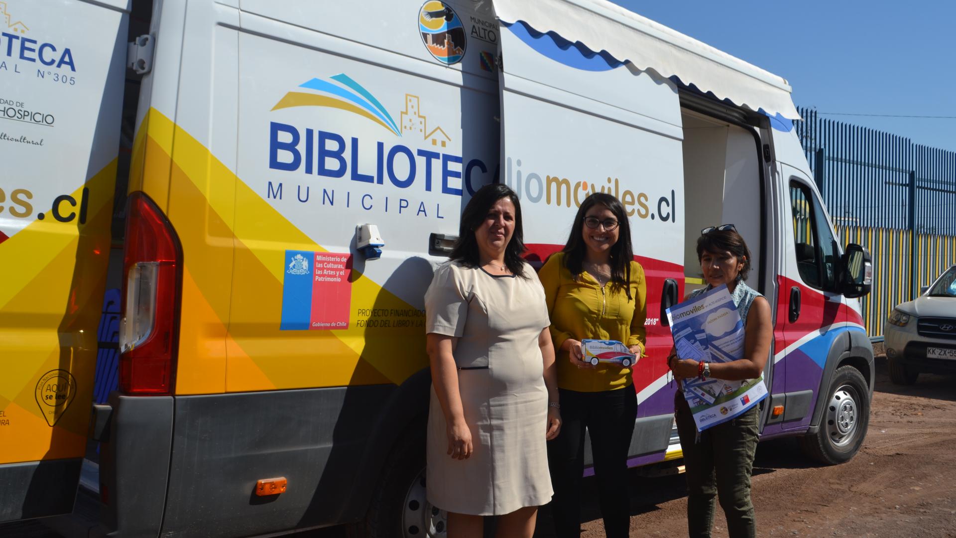 Bibliomóvil Alto Hospicio se presenta a la comunidad