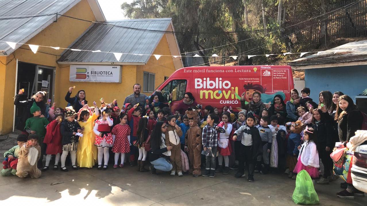 Bibliomóvil de Curicó sigue realizando fomento lector