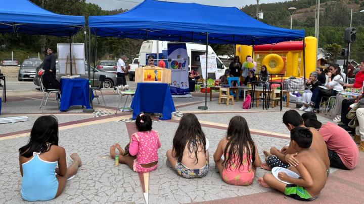 Biblioverano ofreció actividades para toda la familia en la playa Colcura de Lota
