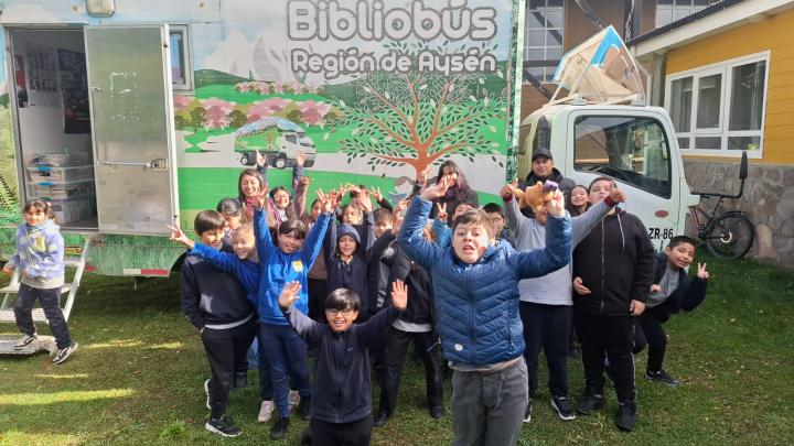 Bibliobús Aysén celebra el Día del Libro recorriendo la Patagonia y fomentando la lectura