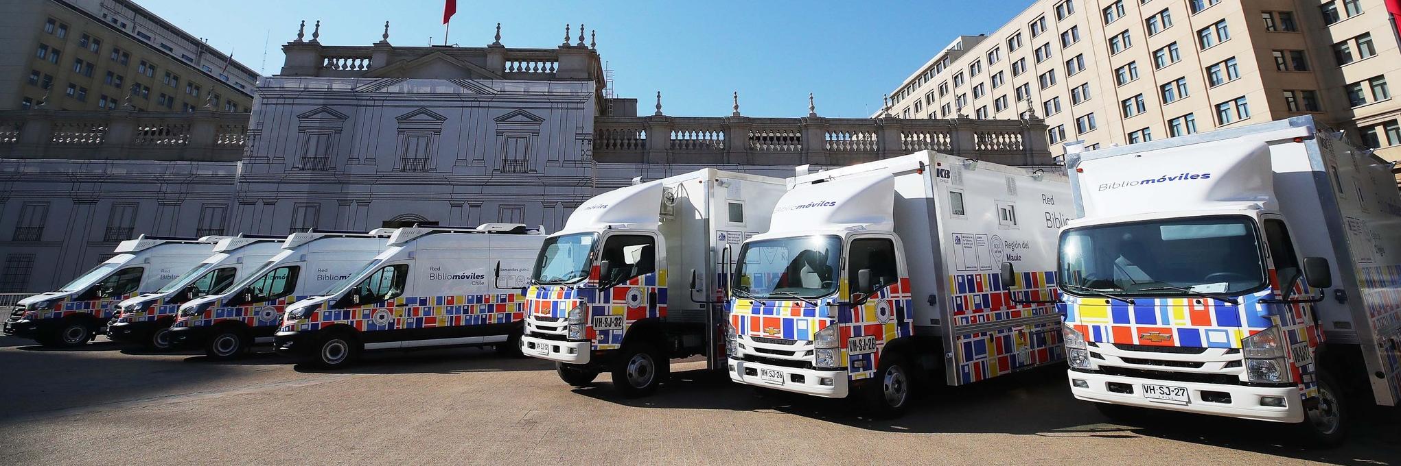 Inauguración nueva flota de bibliomóviles Serpat 2026 (3)