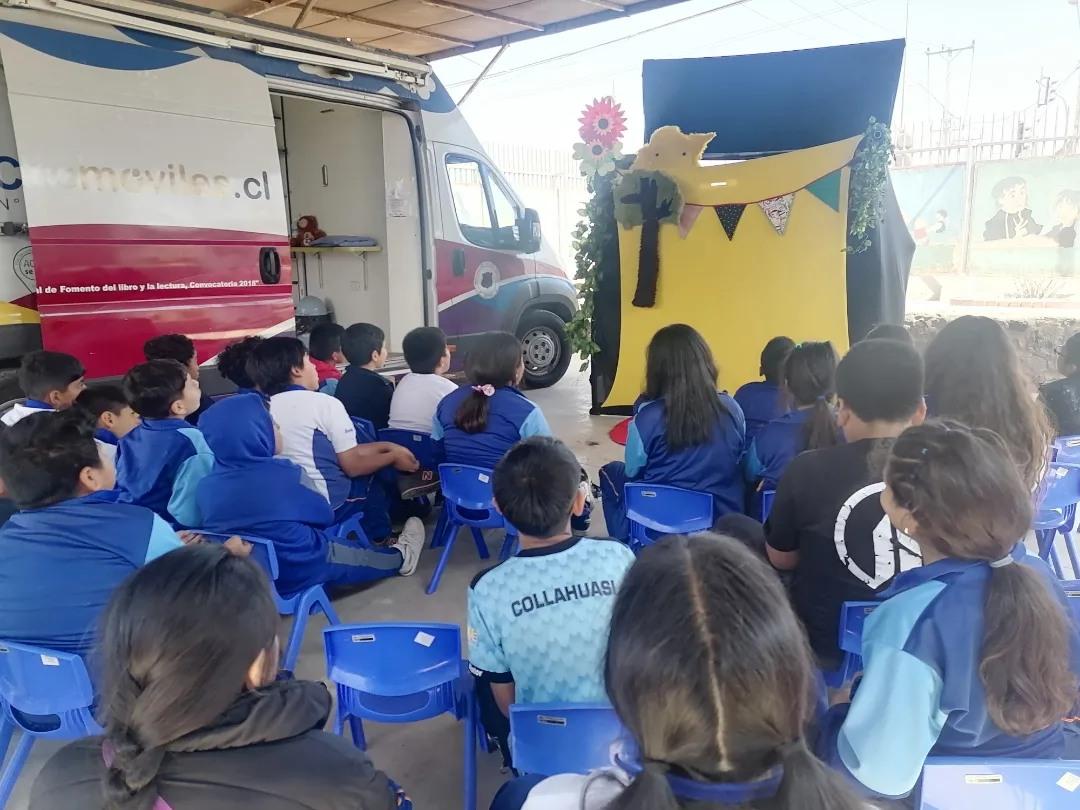 Tarapacá - Conociendo la historia del Bibliomóvil de Alto Hospicio