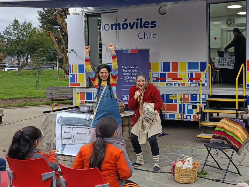 Gira inaugural del bibliomóvil en Punta Arenas