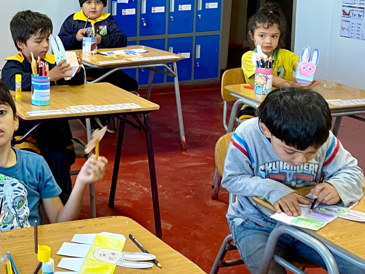 Bibliomóvil de Licantén: lectura, conversatorio y manualidades de pascua 2023