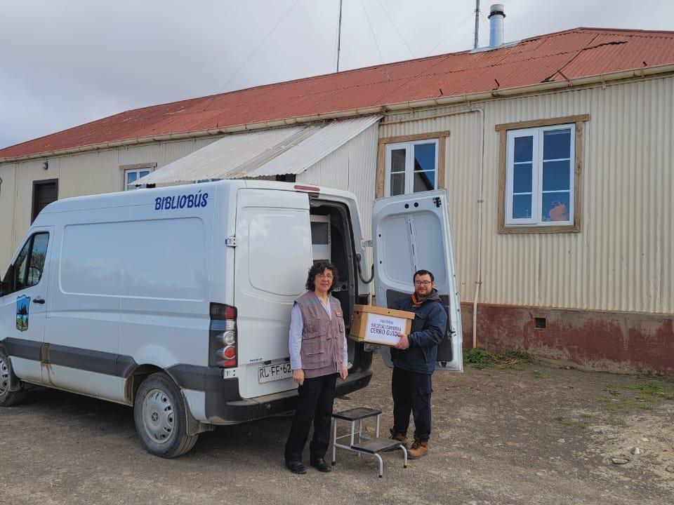 Entrega de la caja viajera a ganadera Cerro Guido