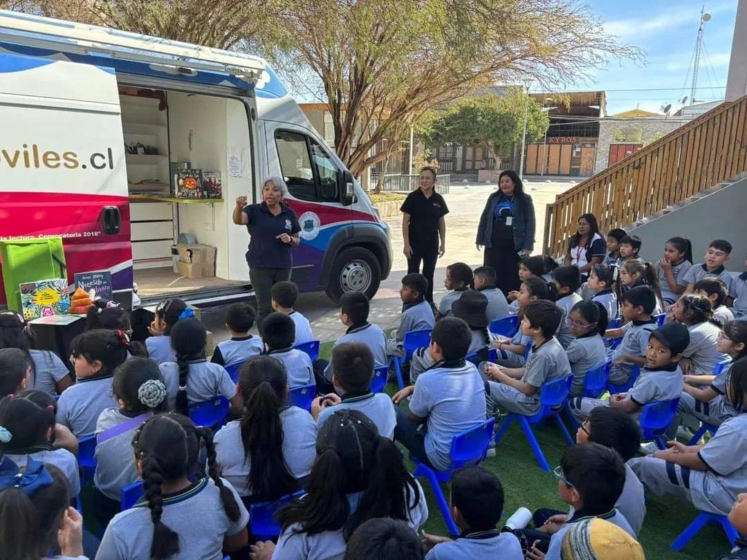 La visita del bibliomóvil de Alto Hospicio a Pozo Almonte