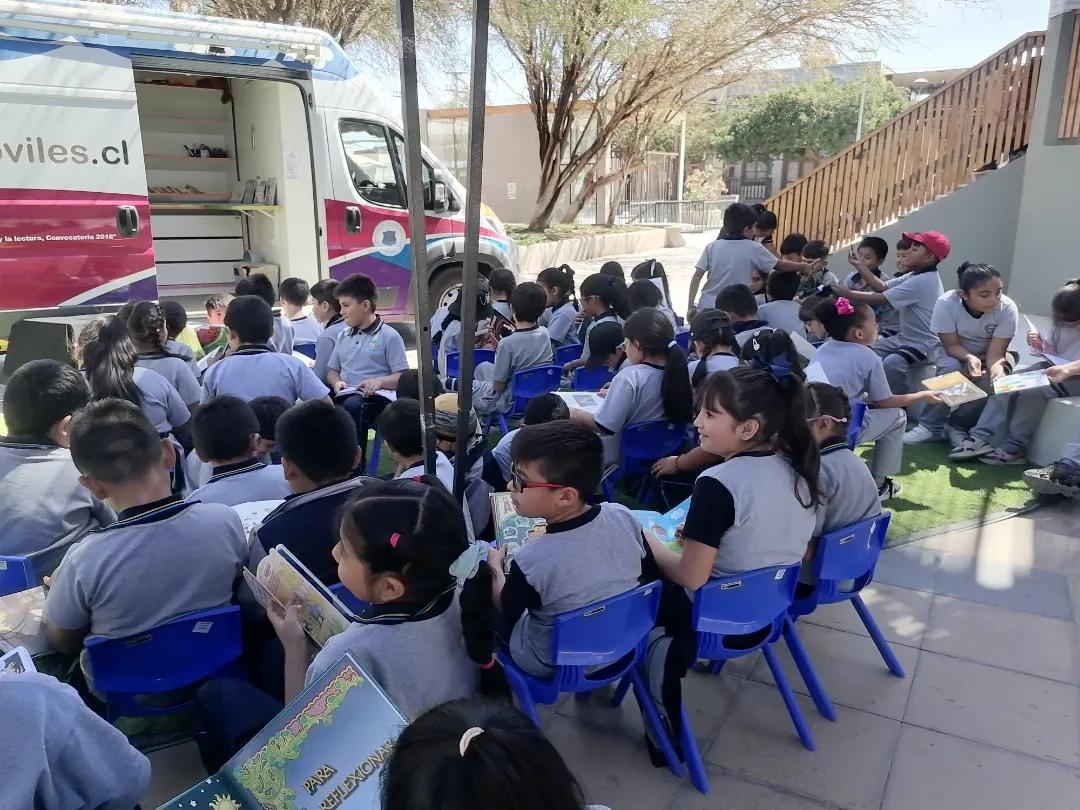 La visita del bibliomóvil de Alto Hospicio a Pozo Almonte