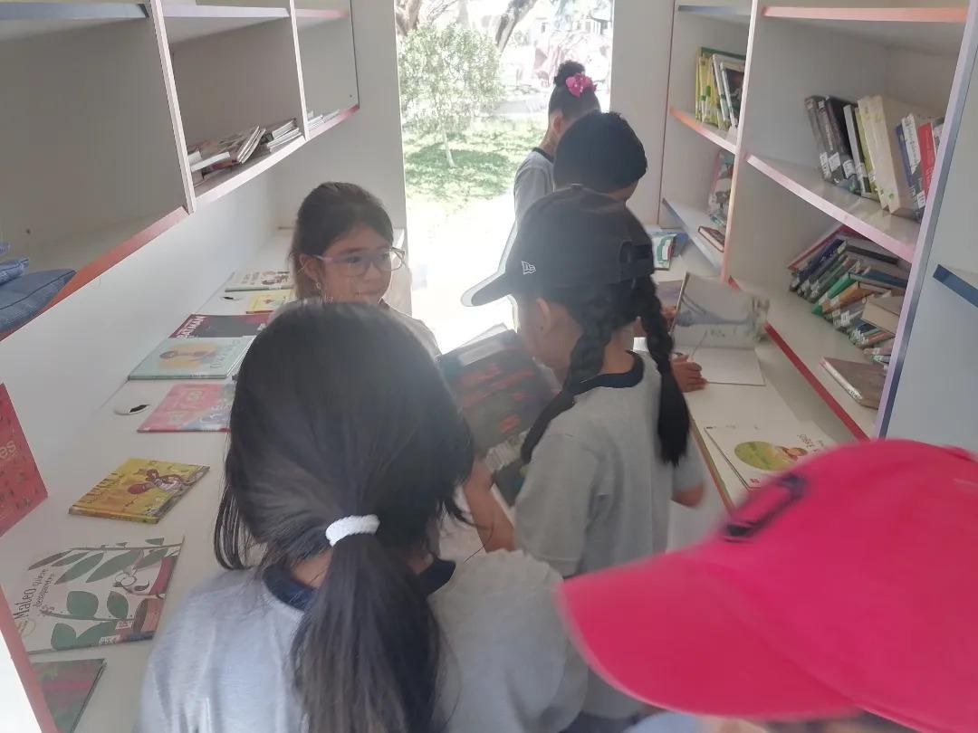 La visita del bibliomóvil de Alto Hospicio a Pozo Almonte