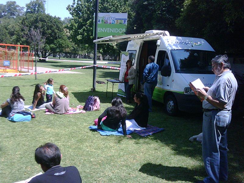 Bibliomóvil Maipú en terreno