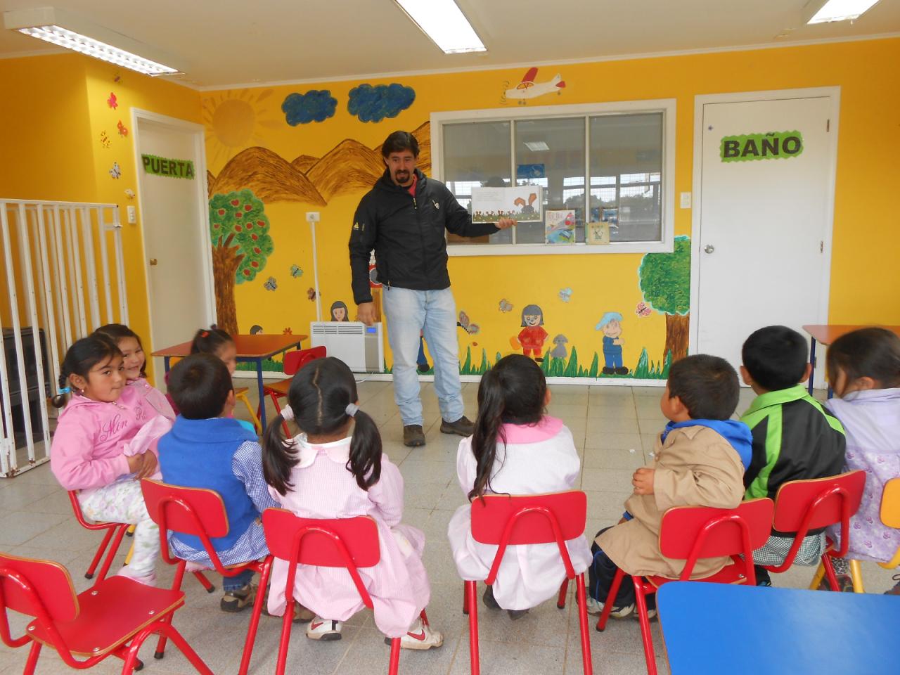 Bibliomóvil Lebu visita escuela