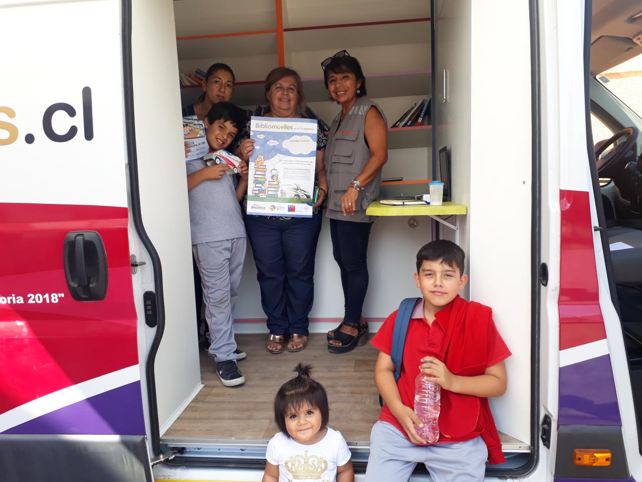 Bibliomóvil de Alto Hospicio colegio