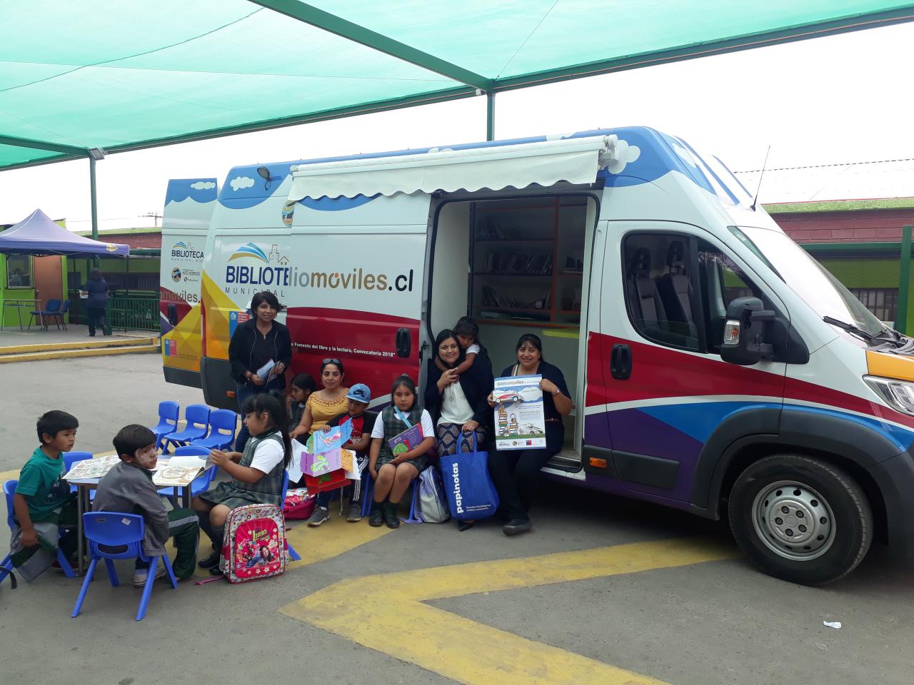 Bibliomóvil de Alto Hospicio colegio