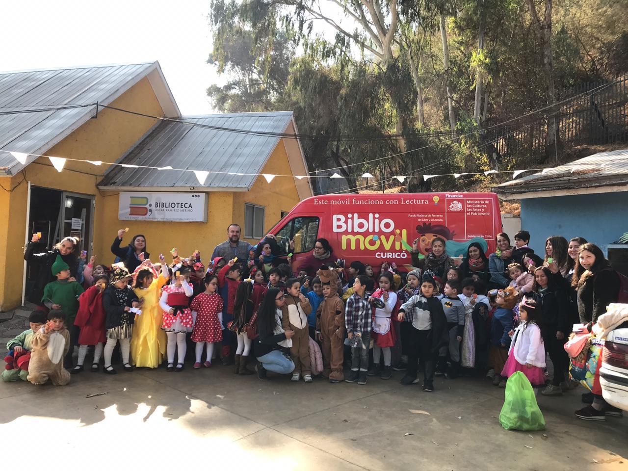 Visita del Bibliomóvil de Curicó