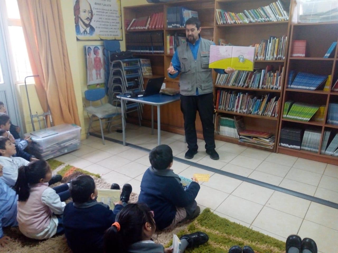 Bibliomóvil Lebu fomentando la lectura