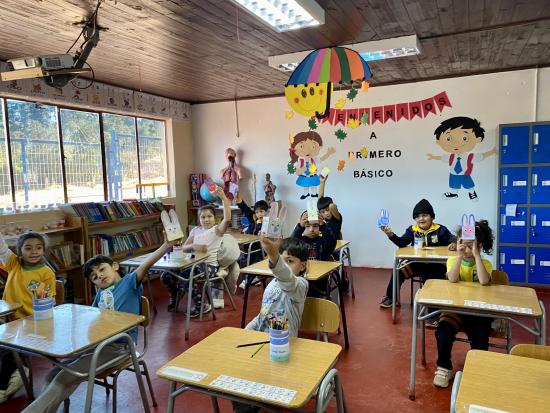 Bibliomóvil de Licantén: lectura, conversatorio y manualidades de pascua 2023