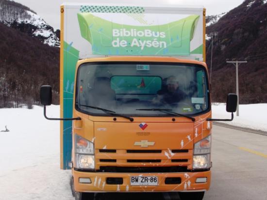 Bibliobús de Aysén lleva estrellas y mitos a niños de Coyhaique