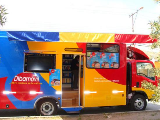 Dibamóvil Metropolitano abre caminos a la lectura en hospitales