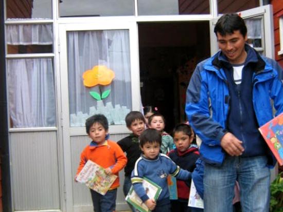 Luis Vera, del bibliomóvil de Corral