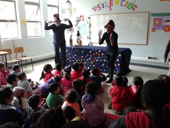 Bibliomóvil de Corral lleva teatro a escuelas rurales