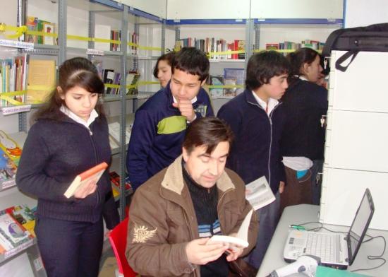 Alfredo Fica 20 años de bibliobuseos por Aysén