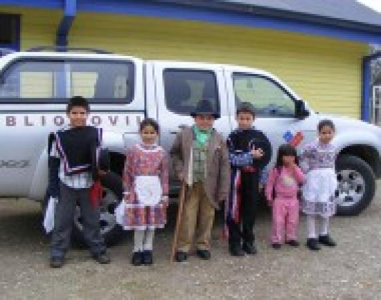 Bibliomóvil de Valdivia quiere hacer leer y vivir las leyendas