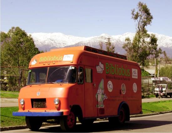 Bibliobús Puente Alto: 17 años de lecturas sobre ruedas