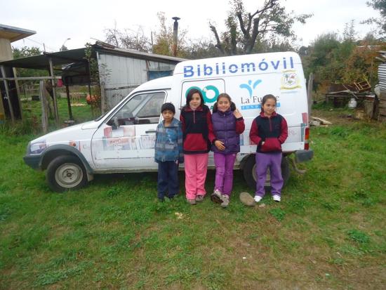 Bibliomóvil de Paillaco al rescate de las leyendas de su comunidad