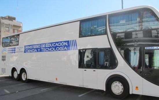 Provincia argentina tiene bibliomóvil gracias a empresa minera