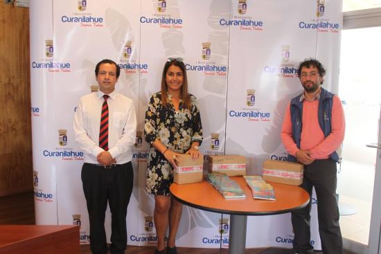 Copec dona libros a programa Bibliomovil