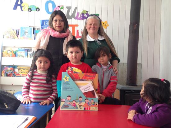 Entrega de libros pre-escolares en Curanilahue