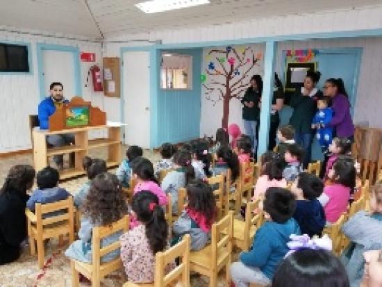 Bibliomóvil de Curanilahue visita a jardines infantiles