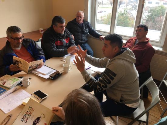 Miembros de la Red Regional de Bibliomóviles de Los Ríos reunidos en la Biblioteca Pública Municipal de Valdivia (agosto 2019)