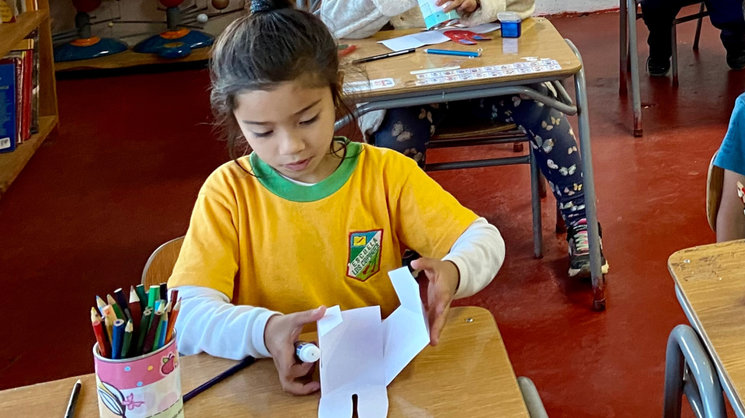 Bibliomóvil de Licantén: lectura, conversatorio y manualidades de pascua 2023