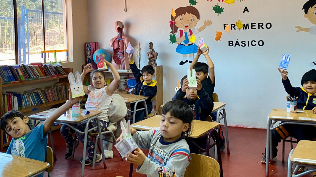 Bibliomóvil de Licantén: lectura, conversatorio y manualidades de pascua 2023