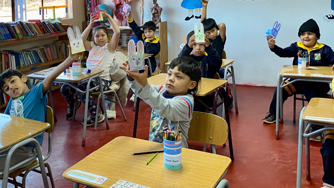 Bibliomóvil de Licantén: lectura, conversatorio y manualidades de pascua 2023