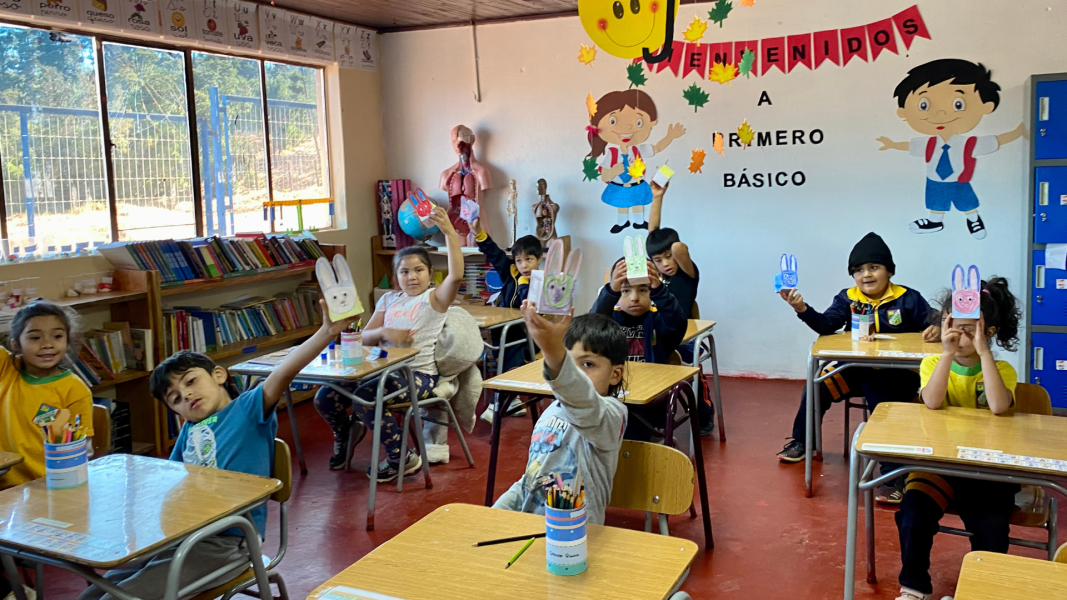 Bibliomóvil de Licantén: lectura, conversatorio y manualidades de pascua 2023