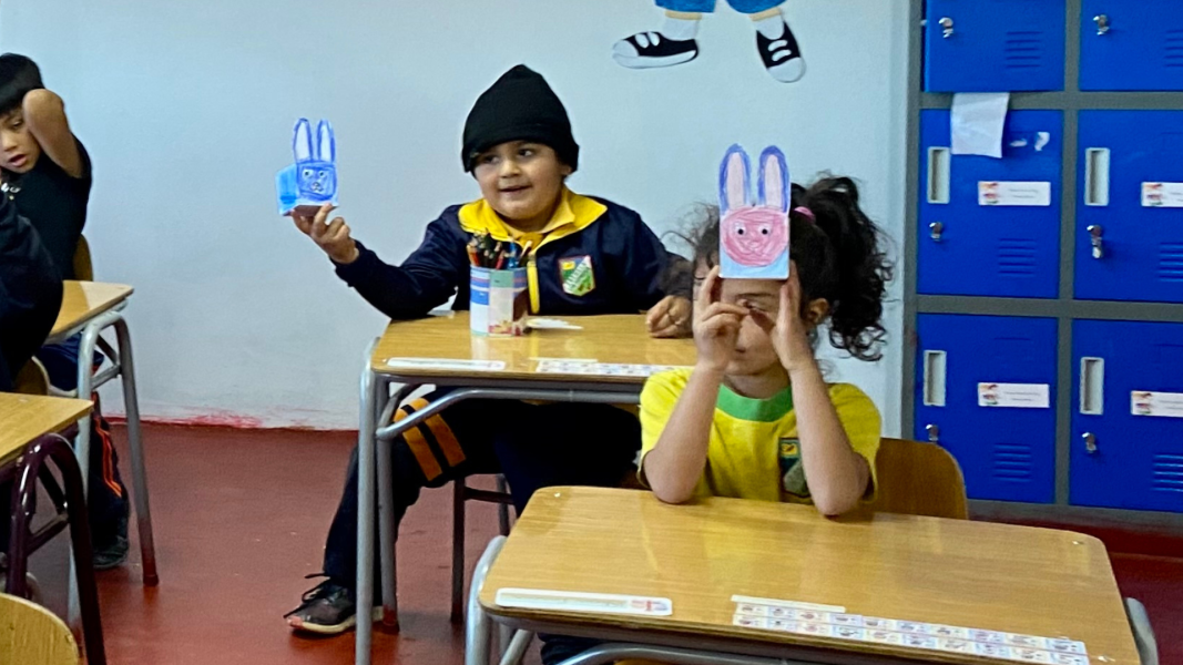 Bibliomóvil de Licantén: lectura, conversatorio y manualidades de pascua 2023