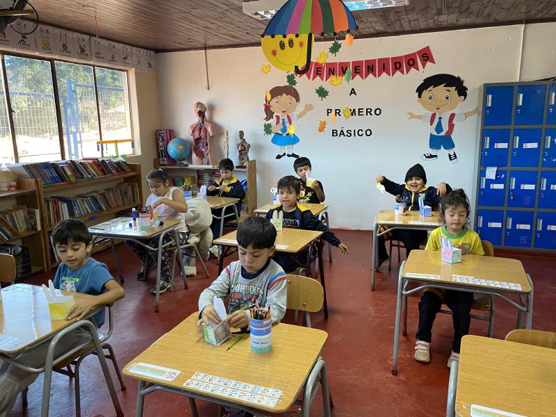 Bibliomóvil de Licantén: lectura, conversatorio y manualidades de pascua 2023